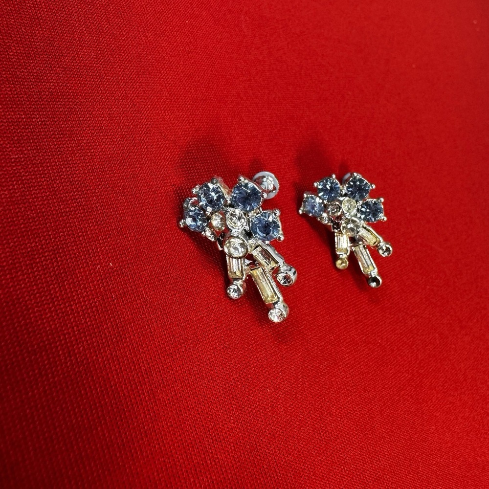 Baby blue & Clear rhinestone screw back vintage‎ earrings
